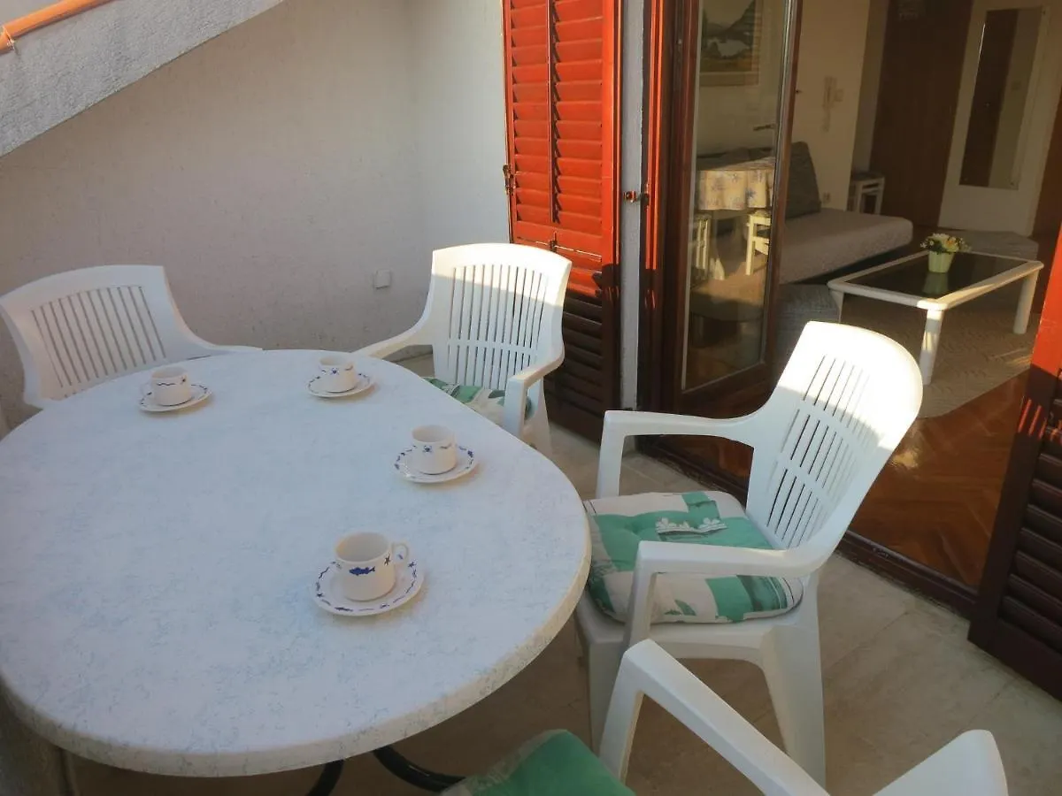 Apartments In Malinska/Insel Krk 14439