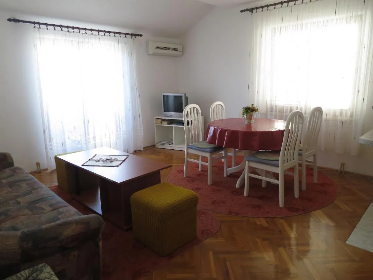 Apartments In Malinska/Insel Krk 14439